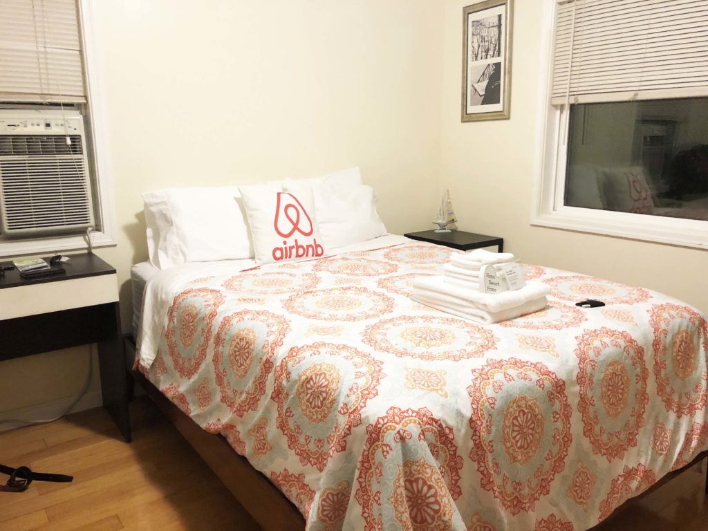 airbnb bed in hawaii - aurooba ahmed