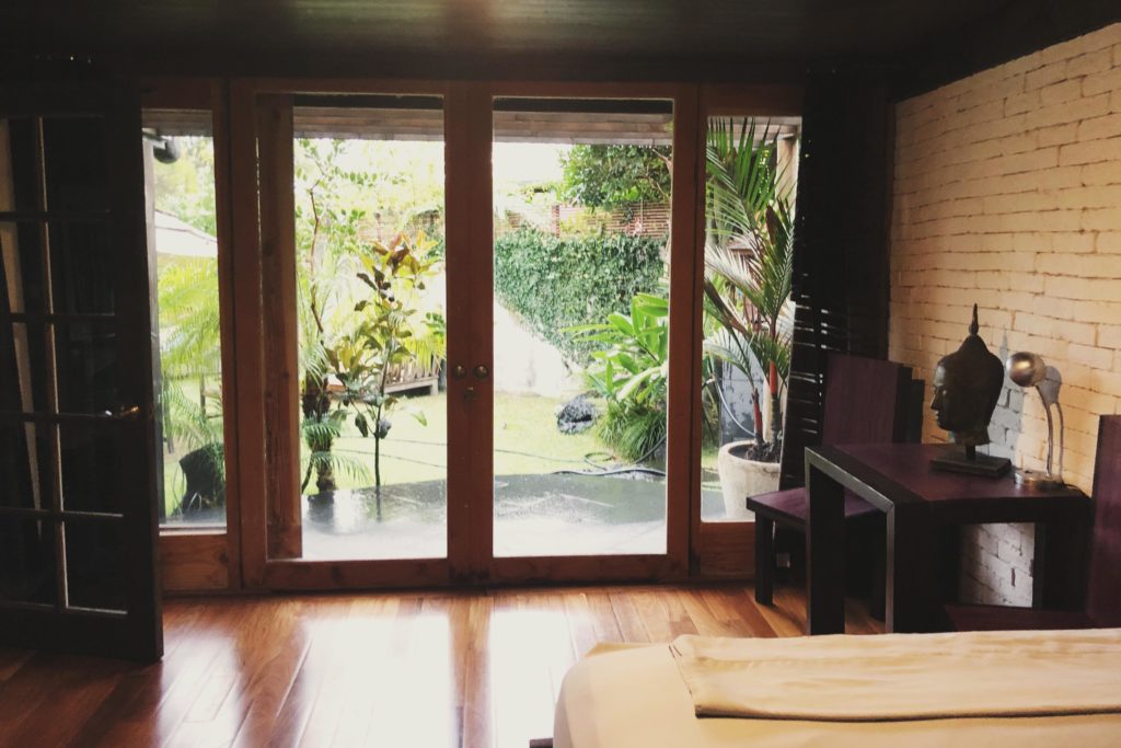 cozy-airbnb-honolulu-aurooba-ahmed